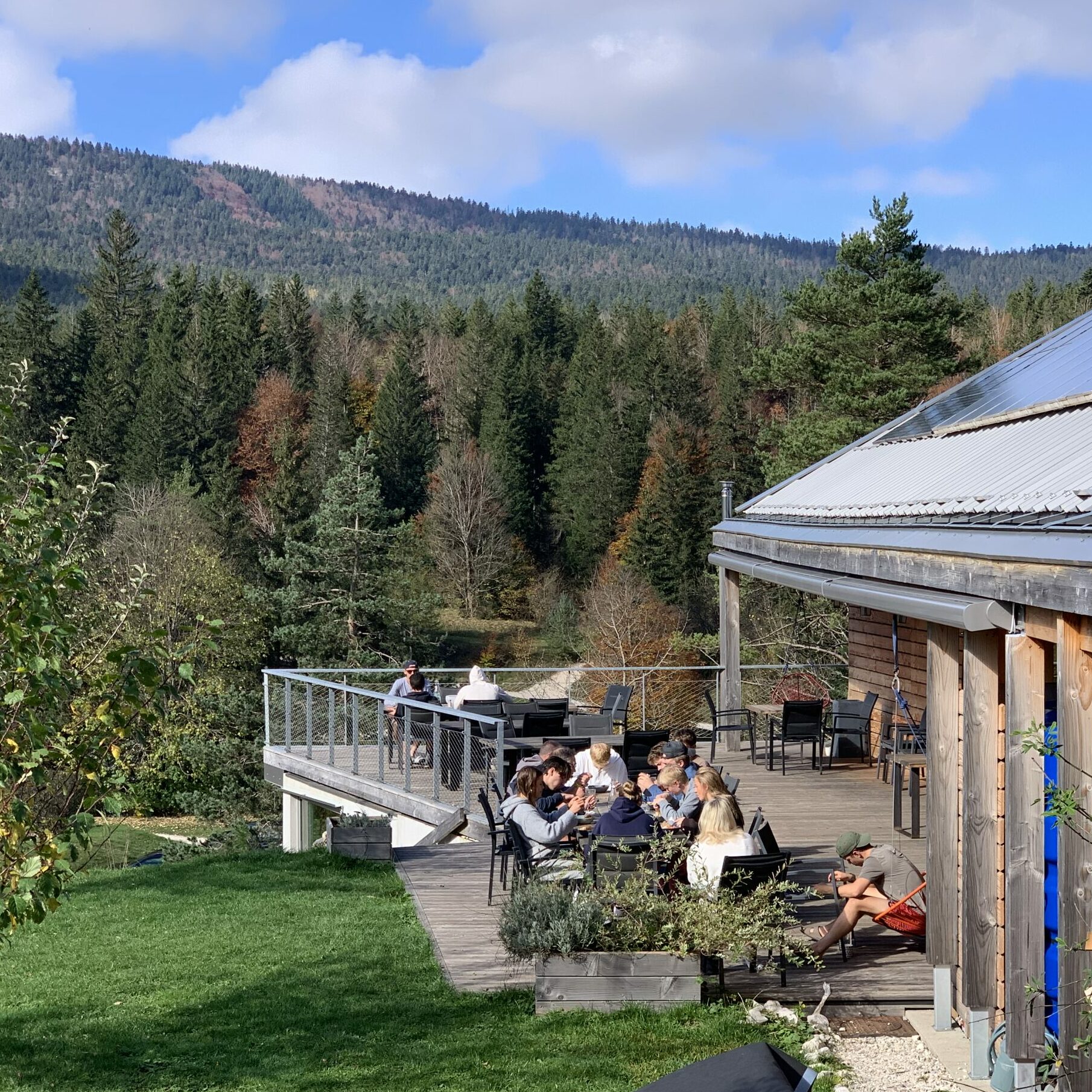 Lire la suite à propos de l’article Entre Amis